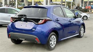 2022 Toyota YARIS - Thumbnail