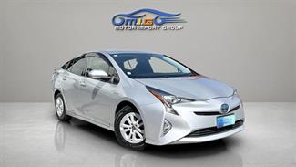 2016 Toyota Prius - Thumbnail