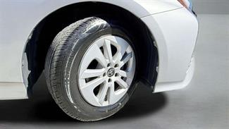 2016 Toyota Prius - Thumbnail