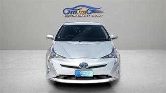 2016 Toyota Prius - Thumbnail