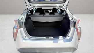 2016 Toyota Prius - Thumbnail