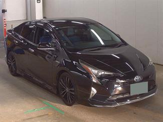 2017 Toyota Prius - Thumbnail