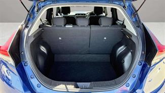 2017 Nissan Leaf - Thumbnail