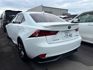 2013 Lexus IS 300H - Thumbnail