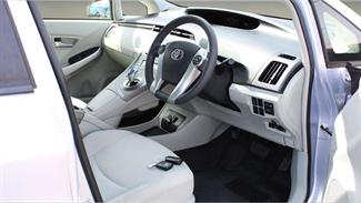 2012 Toyota Prius - Thumbnail