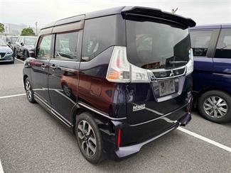 2017 Mitsubishi DELICA - Thumbnail