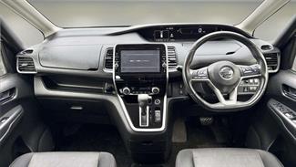 2017 Nissan Serena - Thumbnail