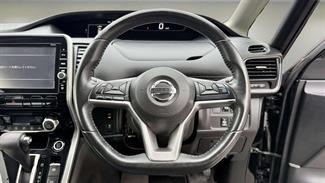 2017 Nissan Serena - Thumbnail