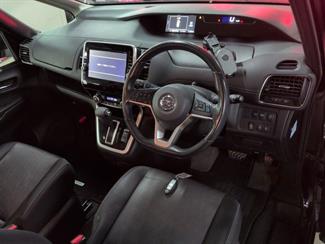 2017 Nissan Serena - Thumbnail