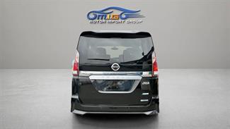 2017 Nissan Serena - Thumbnail