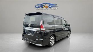 2017 Nissan Serena - Thumbnail
