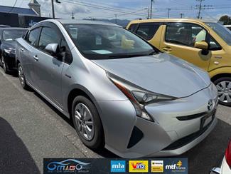 2017 Toyota Prius - Thumbnail