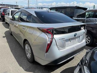 2017 Toyota Prius - Thumbnail