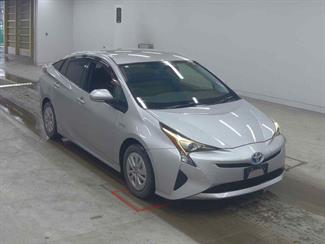 2017 Toyota Prius - Thumbnail
