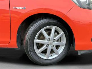 2013 Toyota Aqua - Thumbnail