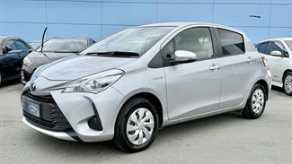 2017 Toyota Vitz - Thumbnail
