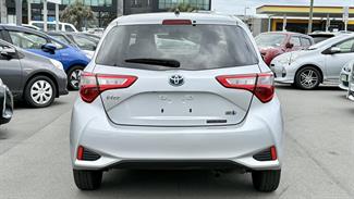2017 Toyota Vitz - Thumbnail