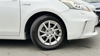 2014 Toyota Prius - Thumbnail