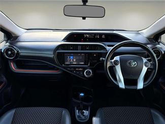 2015 Toyota Aqua - Thumbnail