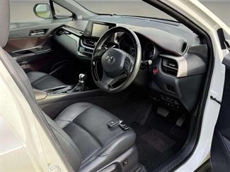 2017 Toyota C-HR - Thumbnail