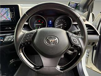 2017 Toyota C-HR - Thumbnail