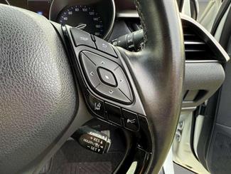 2017 Toyota C-HR - Thumbnail