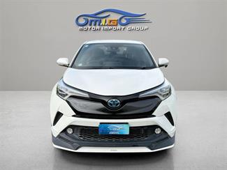 2017 Toyota C-HR - Thumbnail