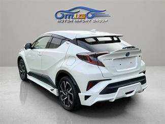2017 Toyota C-HR - Thumbnail