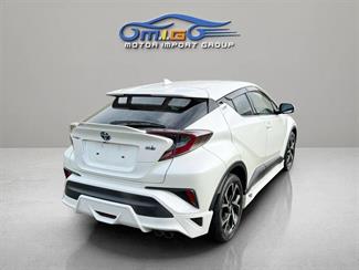 2017 Toyota C-HR - Thumbnail