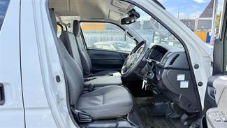 2019 Toyota Hiace - Thumbnail
