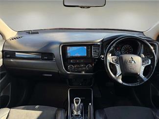 2016 Mitsubishi Outlander - Thumbnail