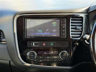 2016 Mitsubishi Outlander - Thumbnail