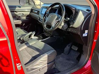 2016 Mitsubishi Outlander - Thumbnail