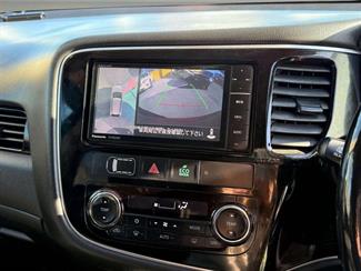 2016 Mitsubishi Outlander - Thumbnail