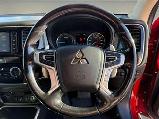 2016 Mitsubishi Outlander - Thumbnail