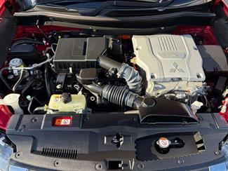 2016 Mitsubishi Outlander - Thumbnail
