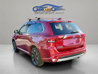 2016 Mitsubishi Outlander - Thumbnail