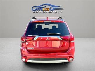 2016 Mitsubishi Outlander - Thumbnail