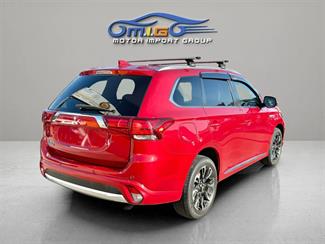 2016 Mitsubishi Outlander - Thumbnail