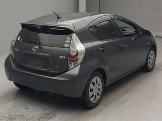 2013 Toyota Aqua - Thumbnail