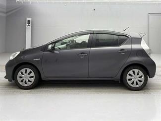 2013 Toyota Aqua - Thumbnail