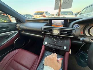 2015 Lexus RC300h - Thumbnail