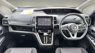 2016 Nissan Serena - Thumbnail