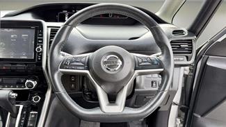 2016 Nissan Serena - Thumbnail