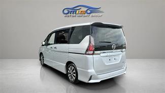 2016 Nissan Serena - Thumbnail