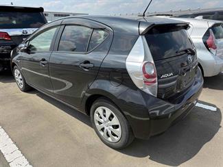 2013 Toyota Aqua - Thumbnail