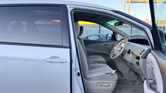 2006 Toyota Estima - Thumbnail