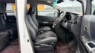 2013 Toyota Vellfire - Thumbnail