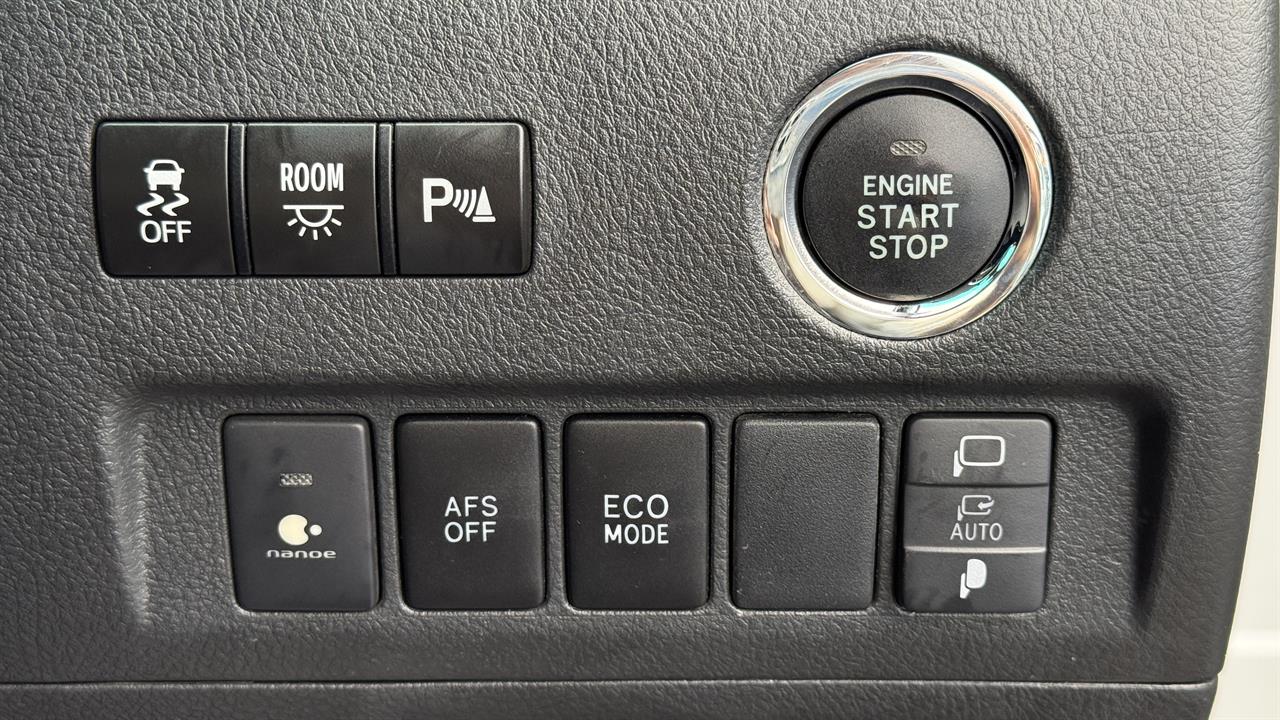 2013 Toyota Vellfire