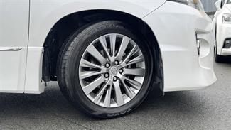 2013 Toyota Vellfire - Thumbnail